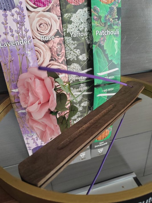 80kpl sekoitus ihania tuoksu suitsukkeita+ puinen alusta