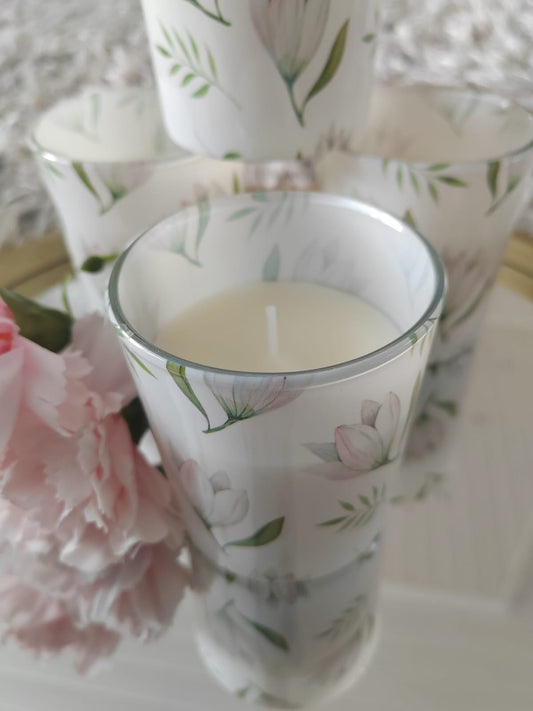 Ihanan hempeä tuoksulasikynttilä L-80mm White Bloom