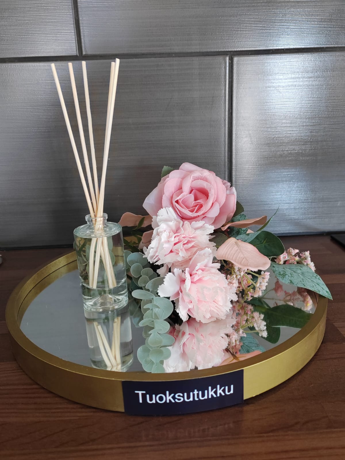Tuoksutukun ihana ruusu pöytätuoksu