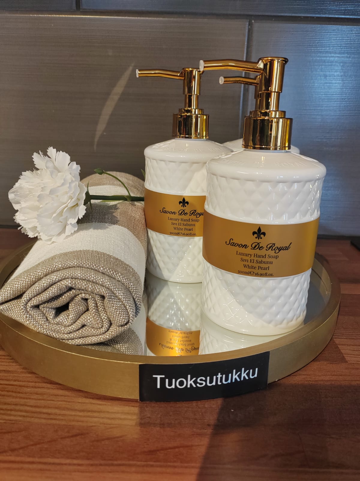 Tuoksutukun ihana Savon de Royal White Pearl nestesaippua 500 ml