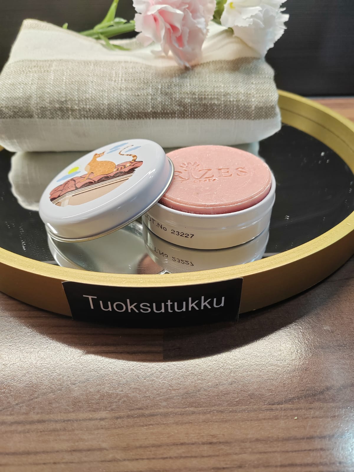 Oliiviöljysaippua peltirasiassa – kissa maalauksella 100 g